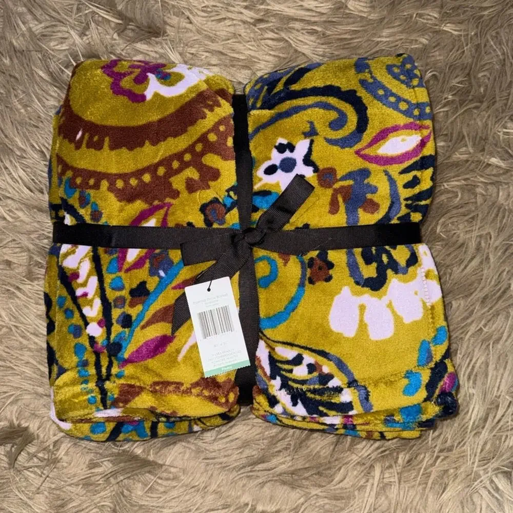 New Vera Bradley Essential Fleece Throw Blanket Buta Spray O/S